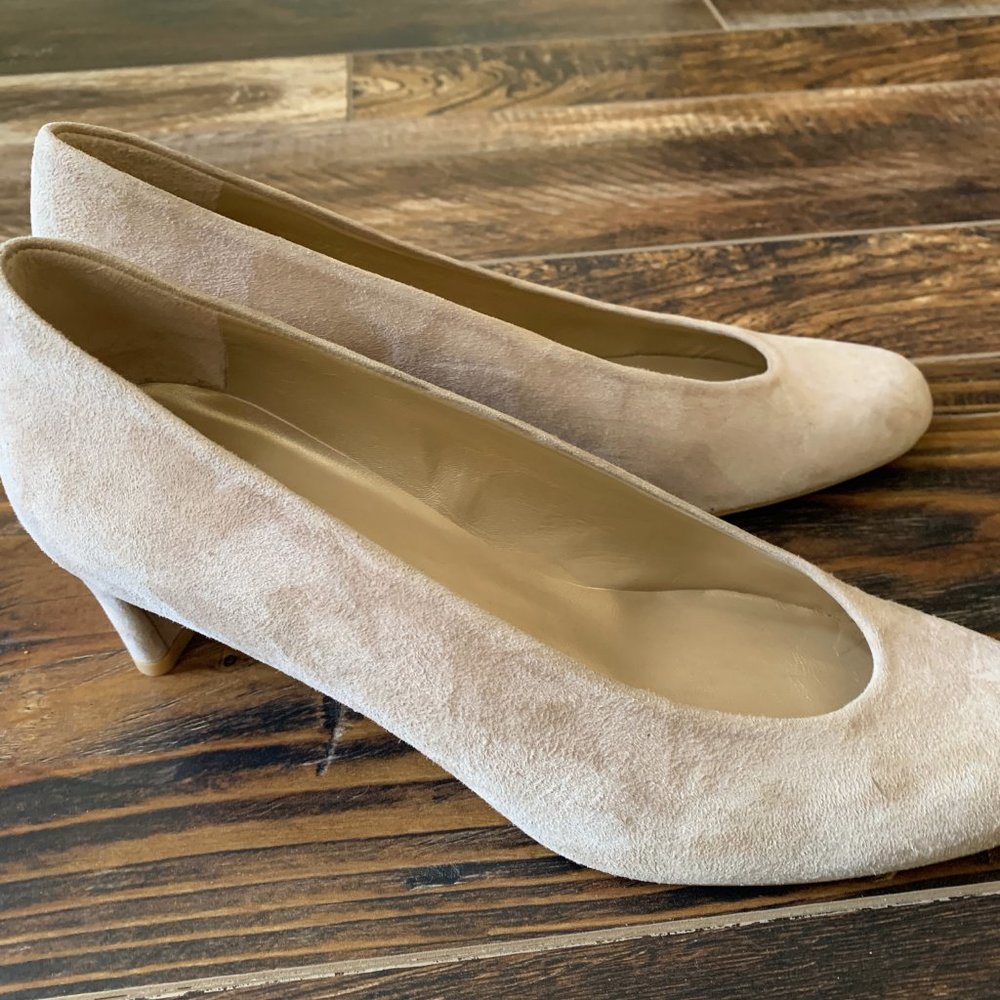 Stuart Weitzman "Chicpump"  Mojave Suede 8W